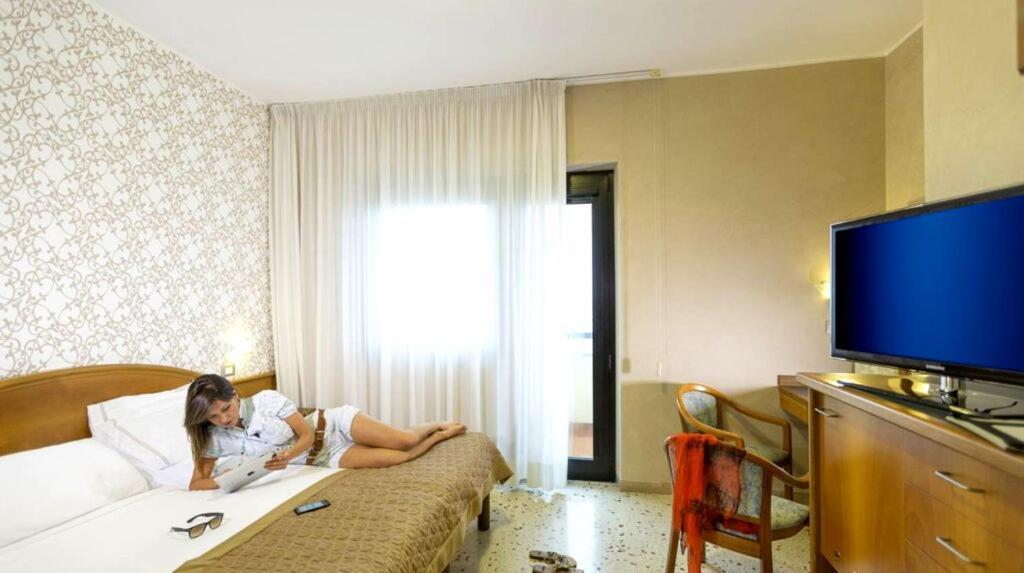 Hotel Maja Пескара Екстер'єр фото
